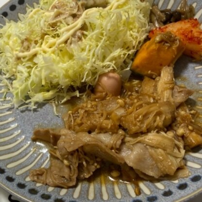 ちょうど豚肉とエノキがあったので作ってみました。甘辛で簡単で美味しかったです